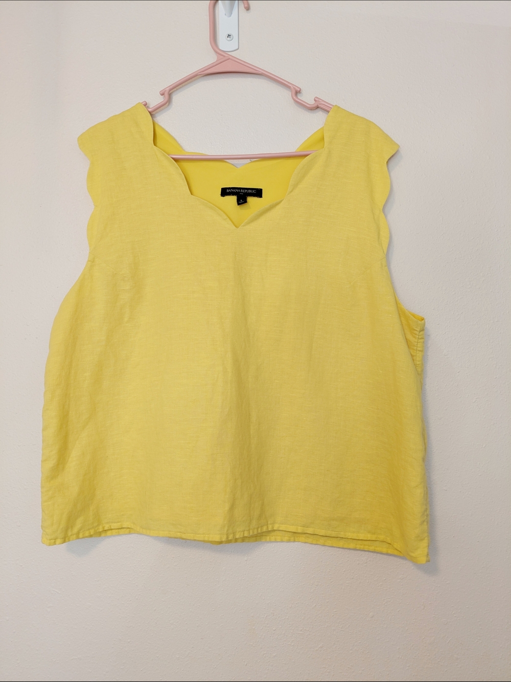 Banana Republic Linen Blend Yellow Scalloped Neck Sleeveless Top